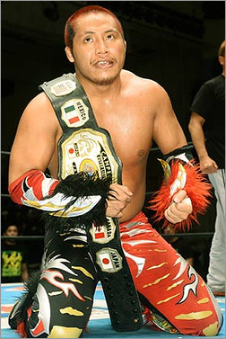 File:Kamaitachi CMLL super welter champion.jpg